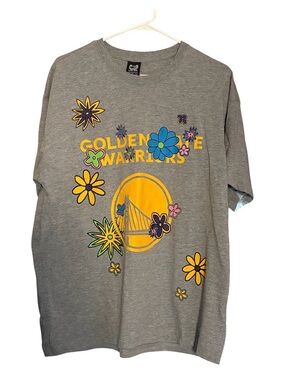 Golden State Warriors Gray Graphic Tee with Floral Logo